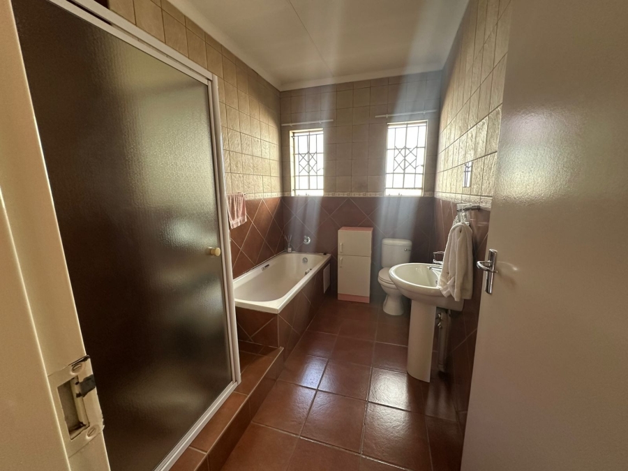 3 Bedroom Property for Sale in Waterval East North West